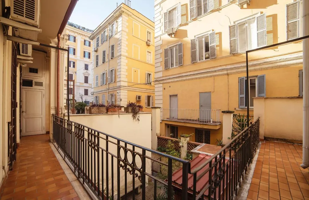 Guesthost - Residence Borgognoni Apartments-1